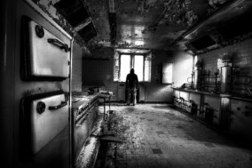 creepy-kitchen-585x390
